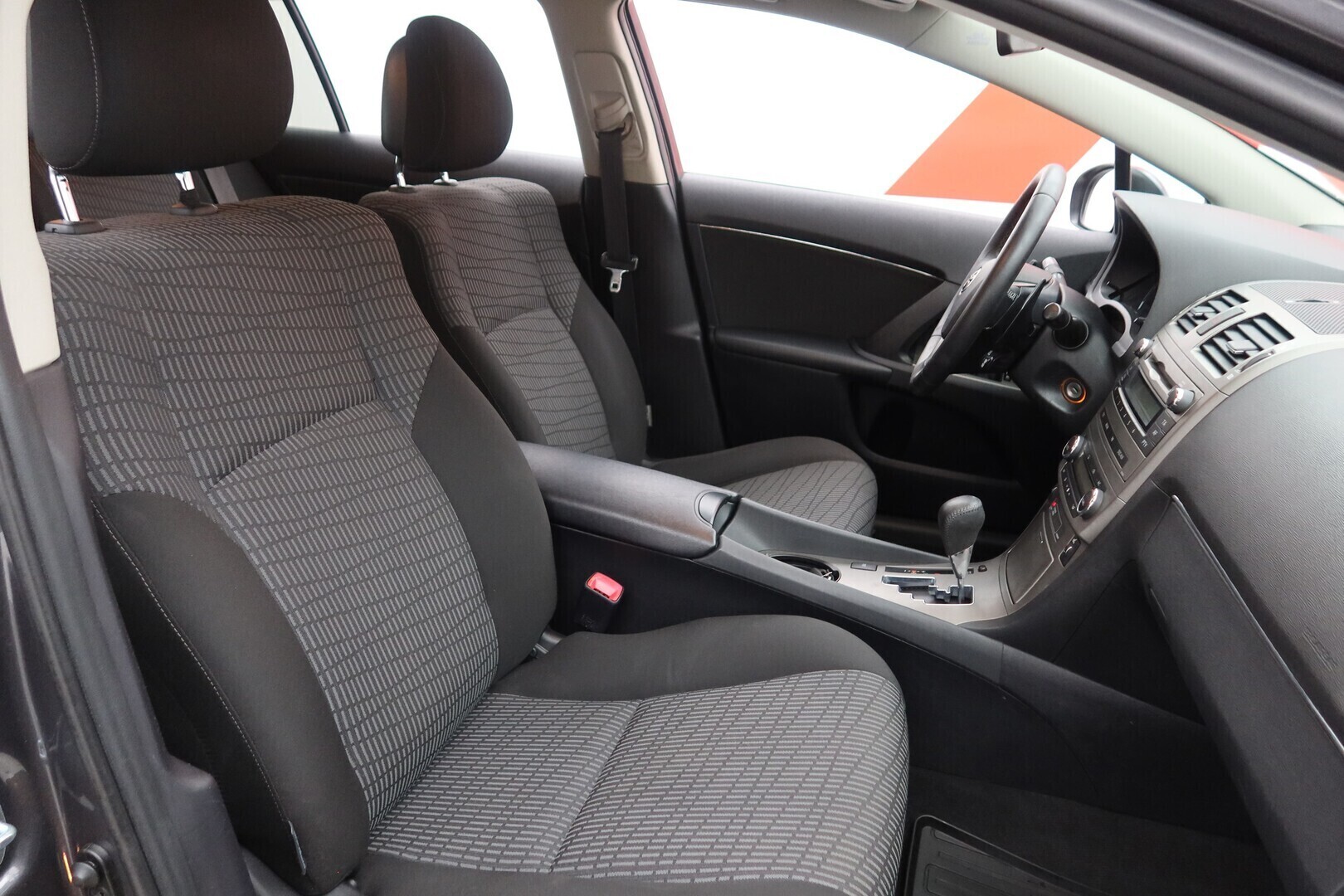 TOYOTA Avensis 2011