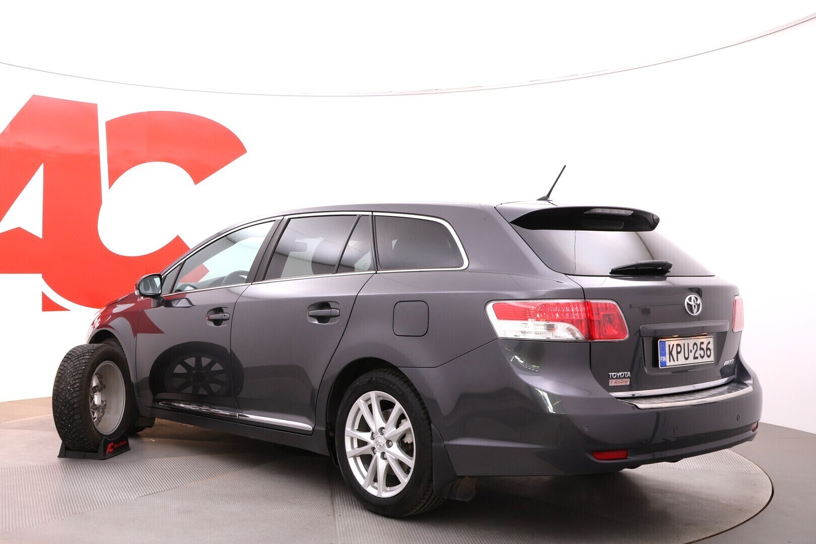 TOYOTA Avensis 2011