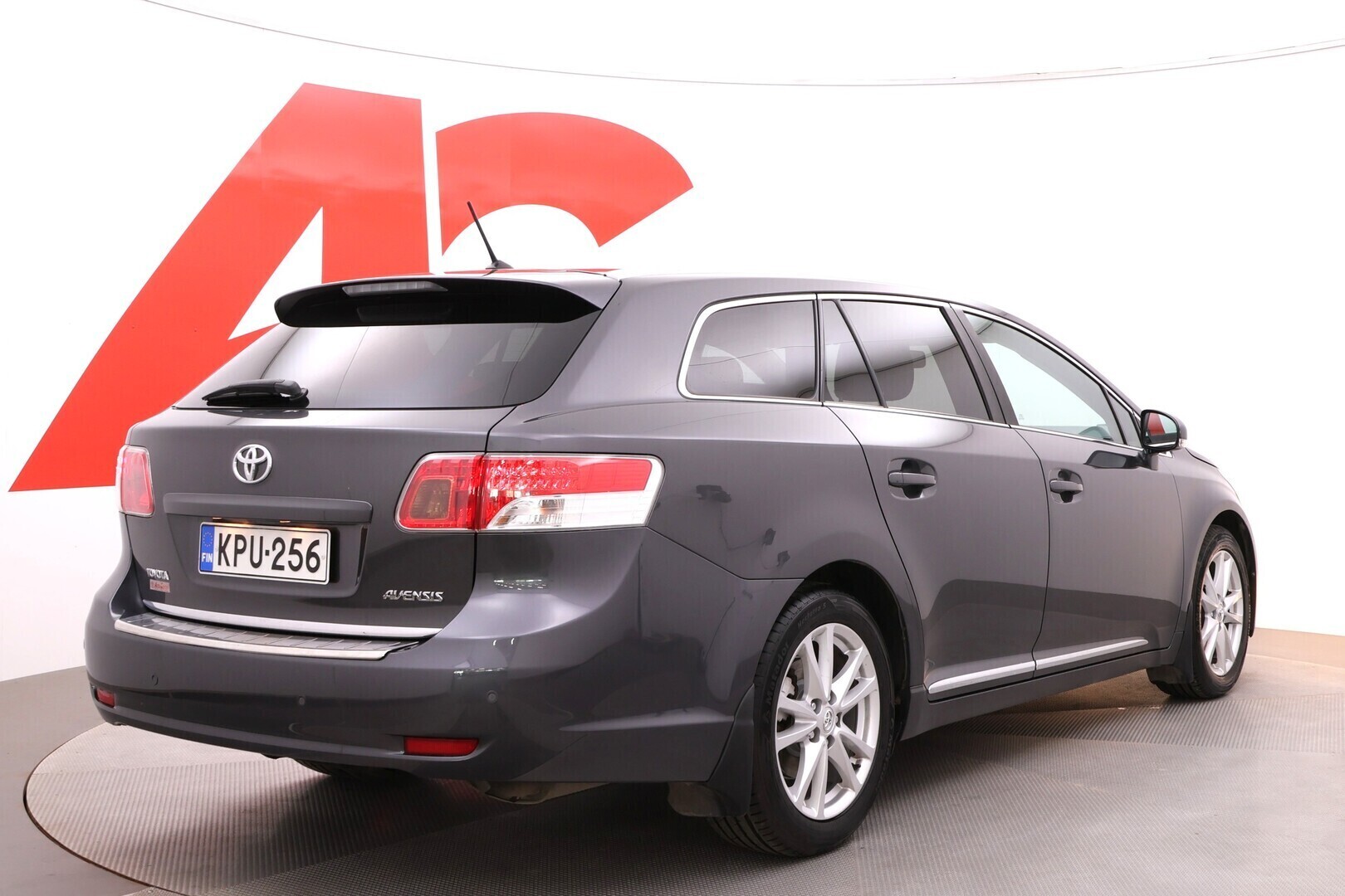 TOYOTA Avensis 2011