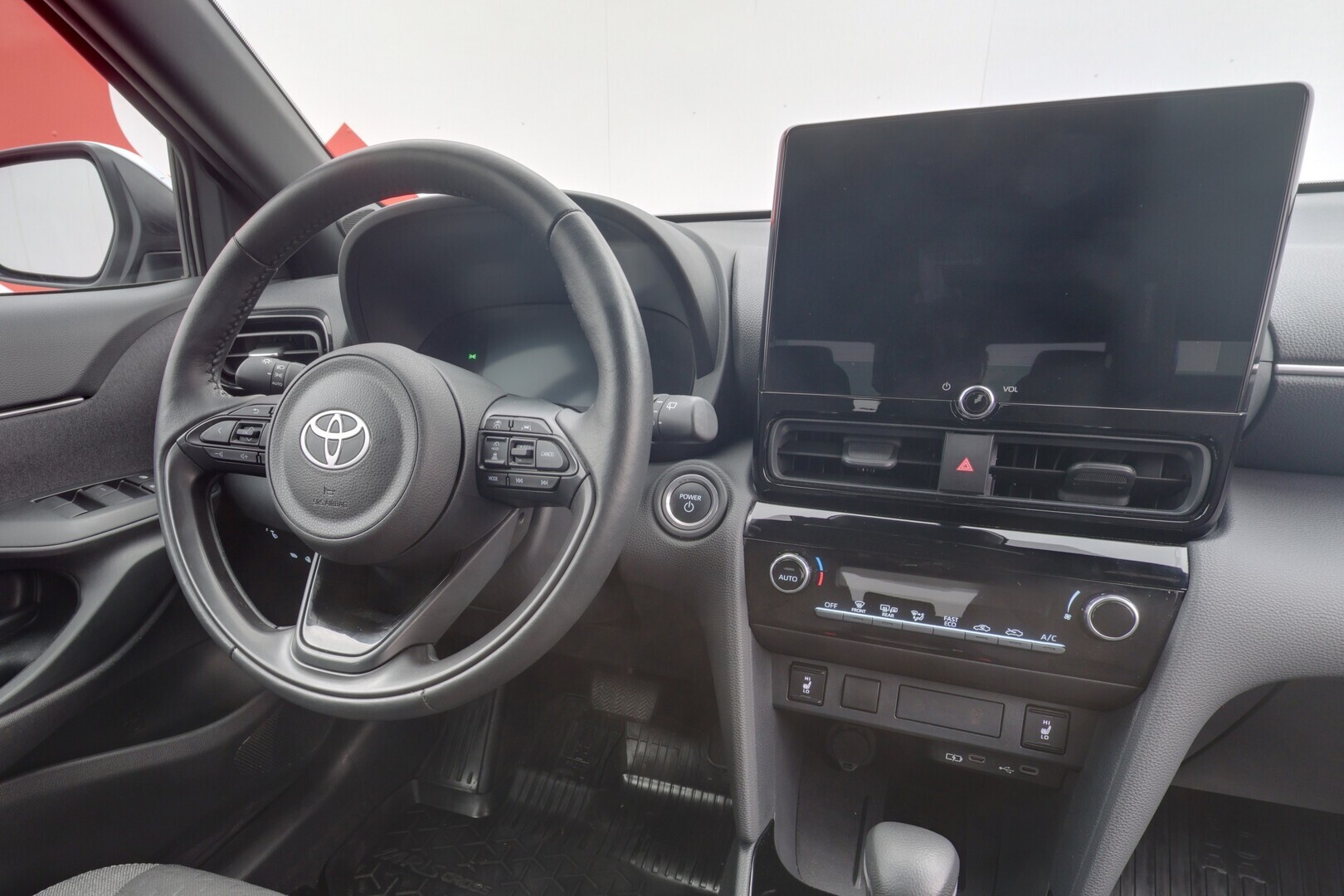TOYOTA Yaris Cross 2024