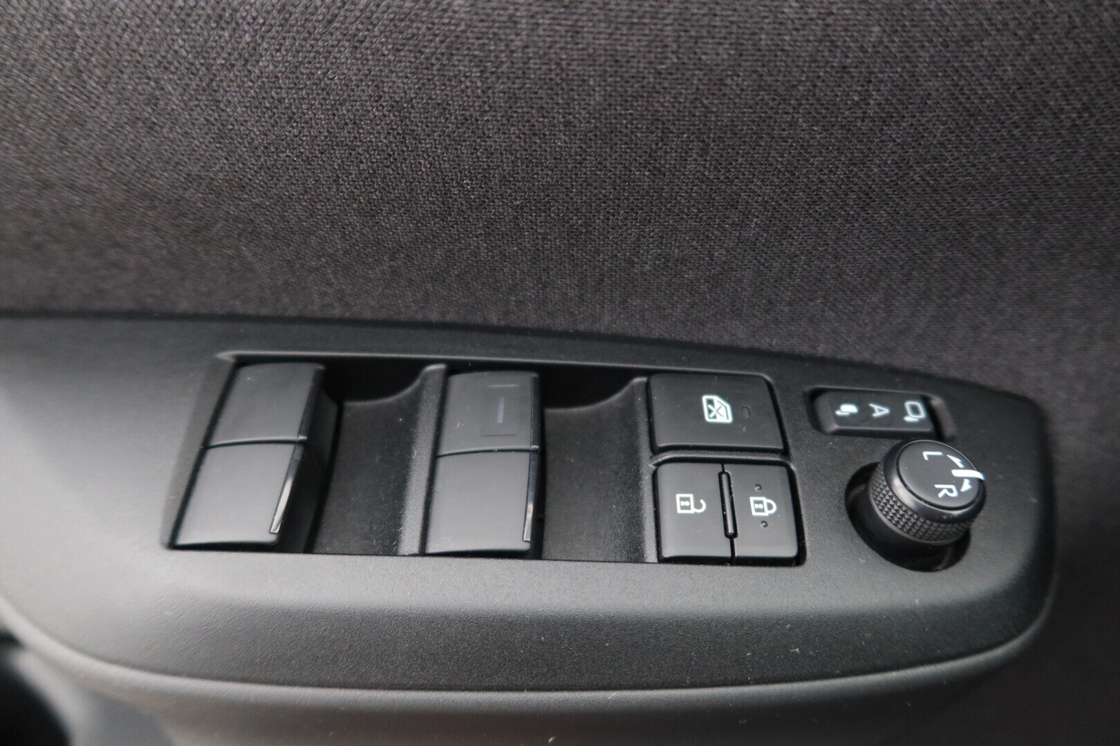 TOYOTA Yaris Cross 2024