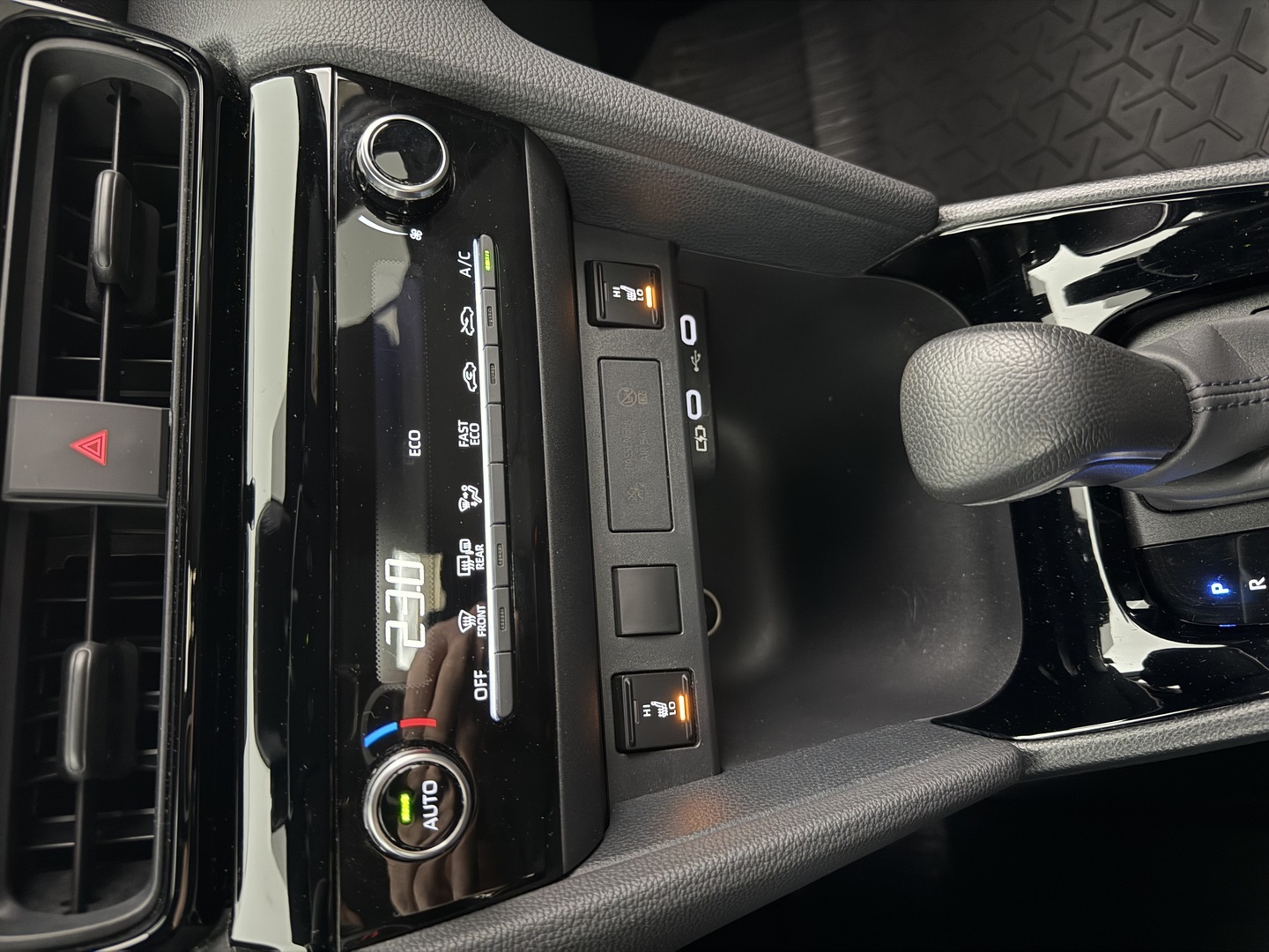 TOYOTA Yaris Cross 2024