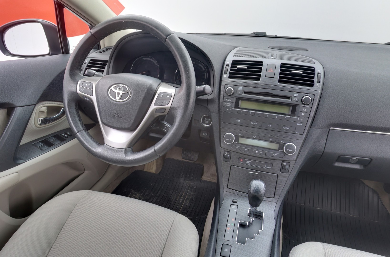 TOYOTA Avensis 2010