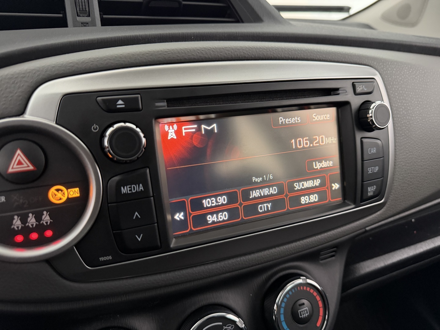 TOYOTA Yaris 2014