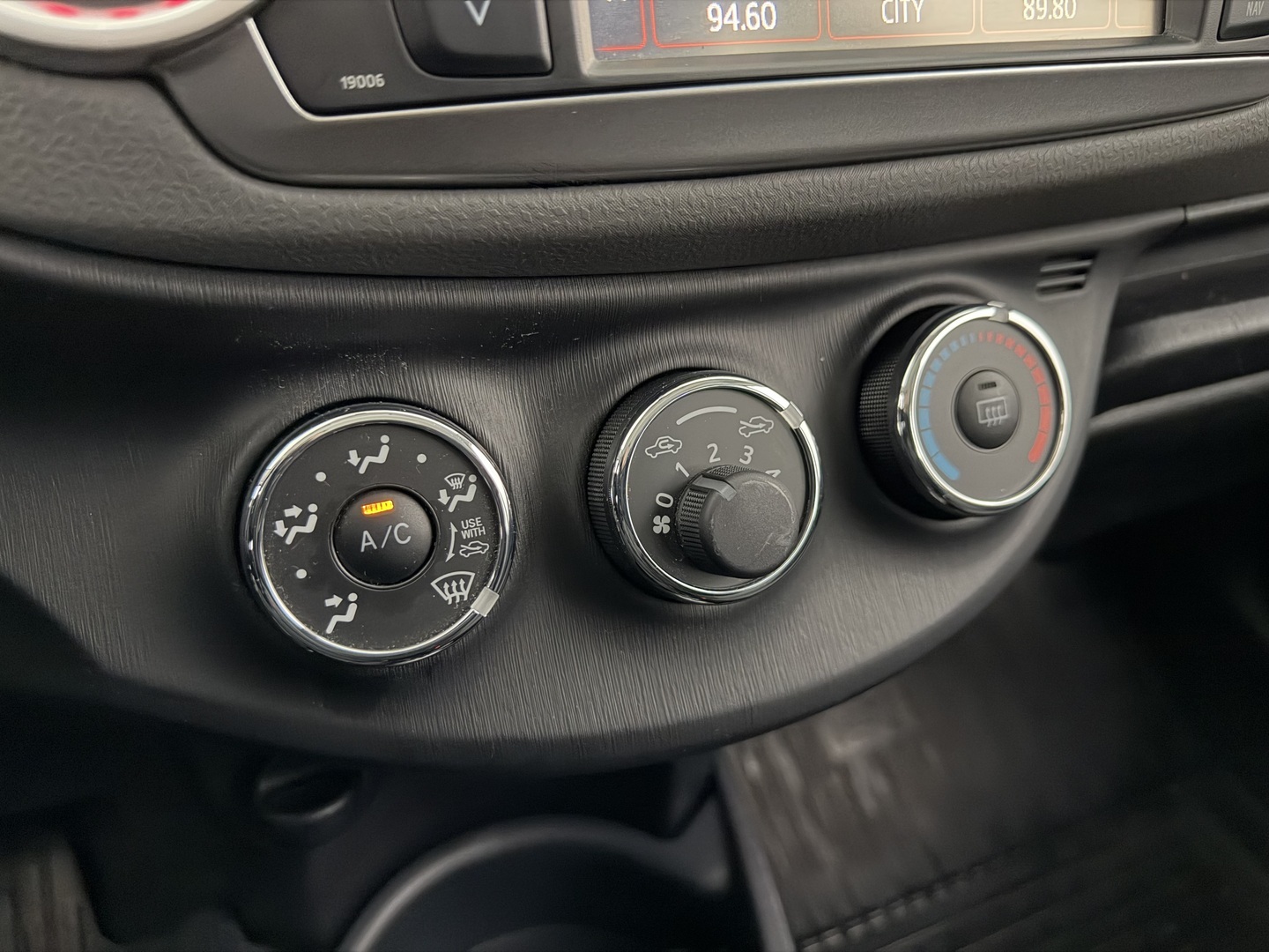 TOYOTA Yaris 2014