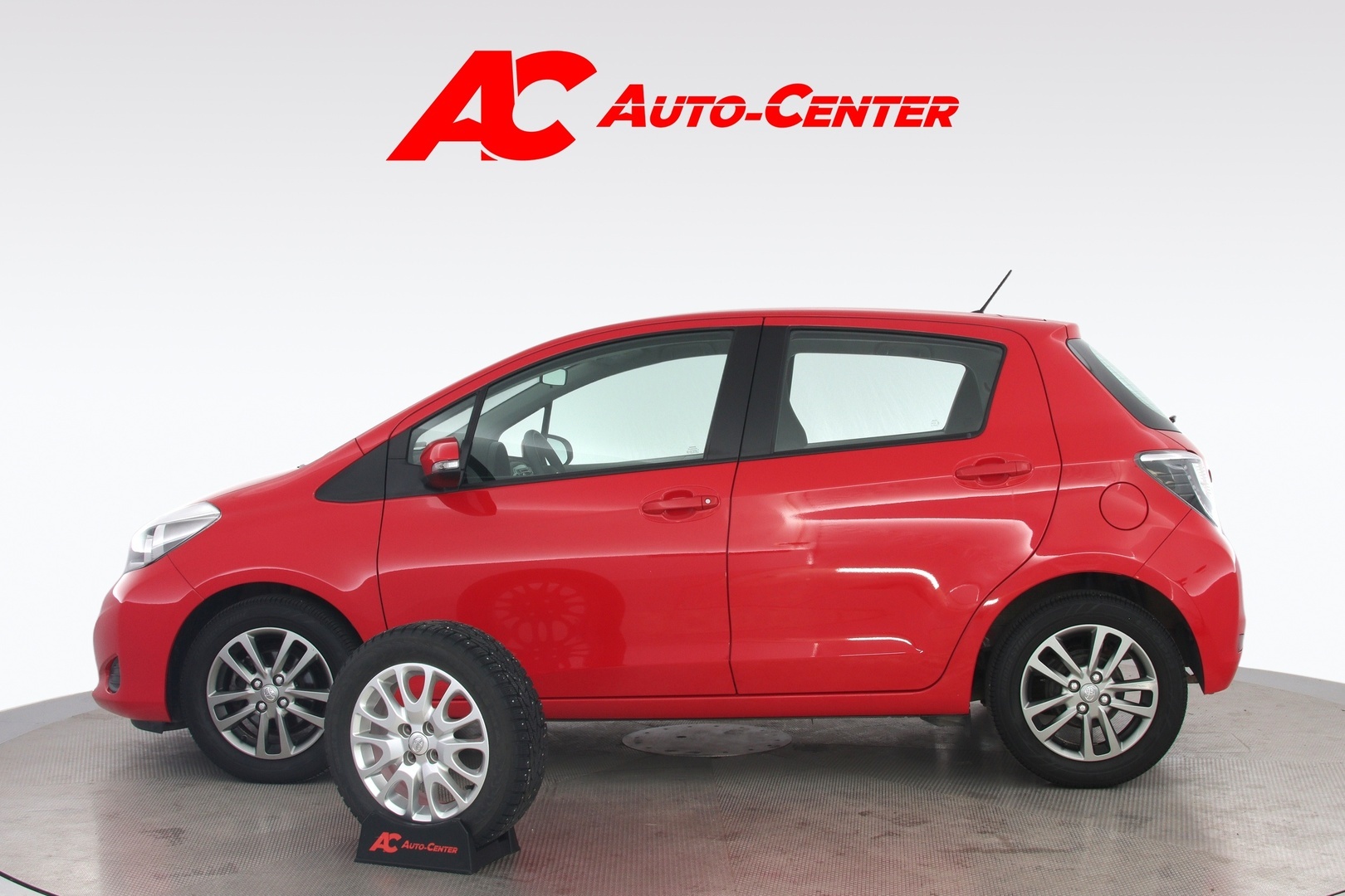 TOYOTA Yaris 2014
