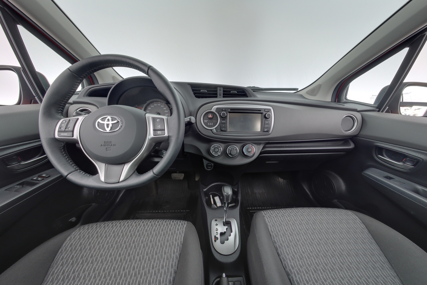 TOYOTA Yaris 2014