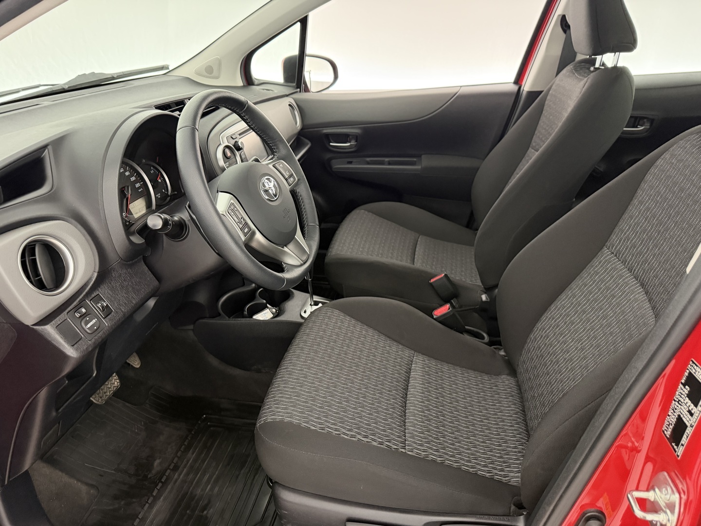 TOYOTA Yaris 2014