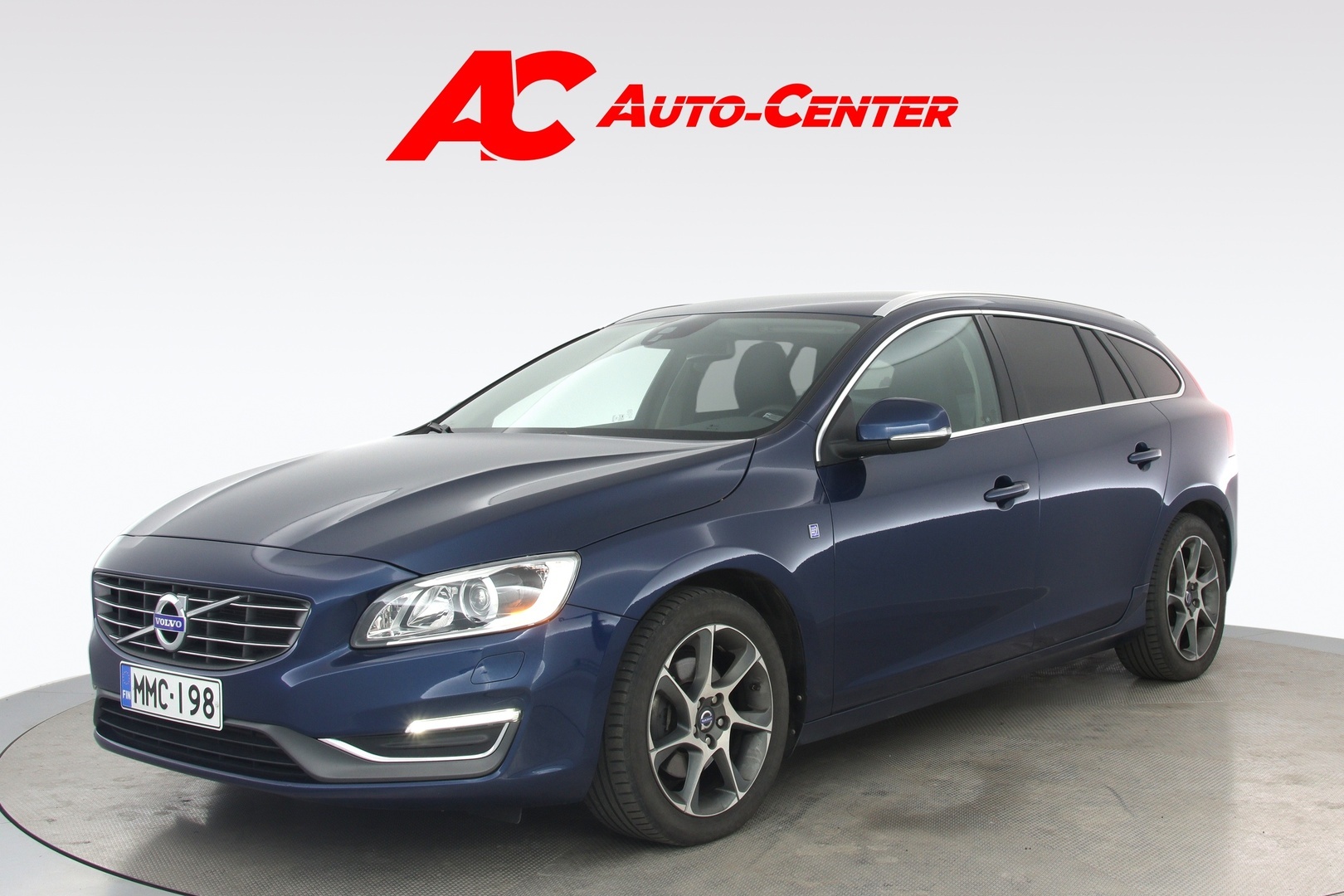 VOLVO V60 2015