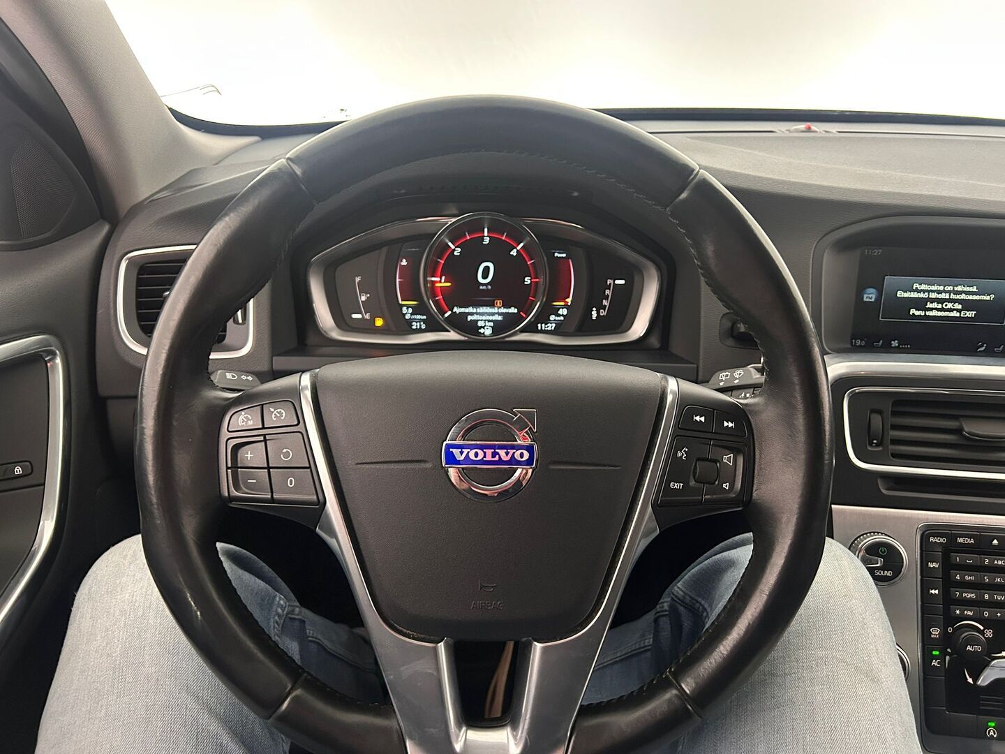 VOLVO V60 2015