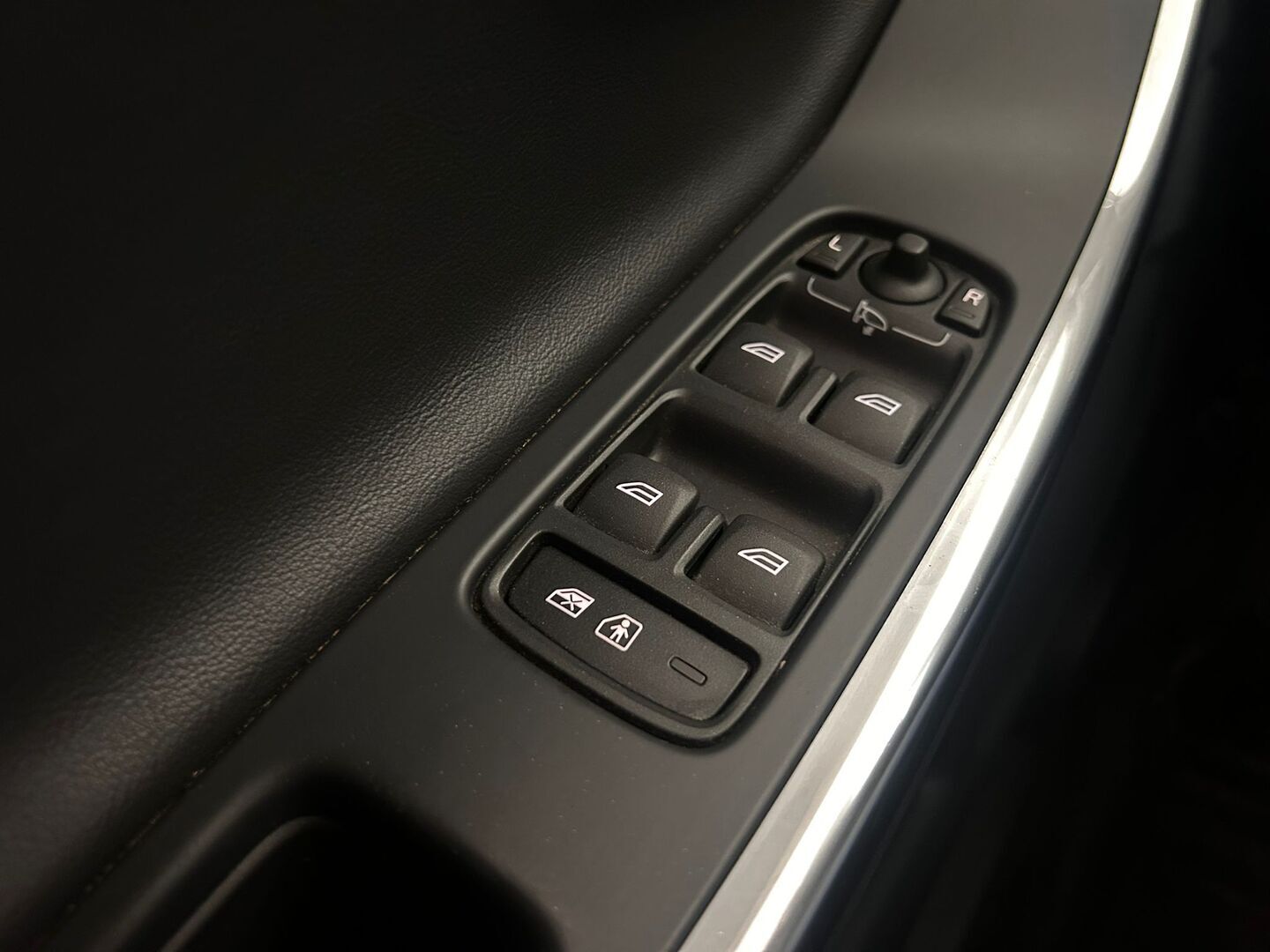 VOLVO V60 2015
