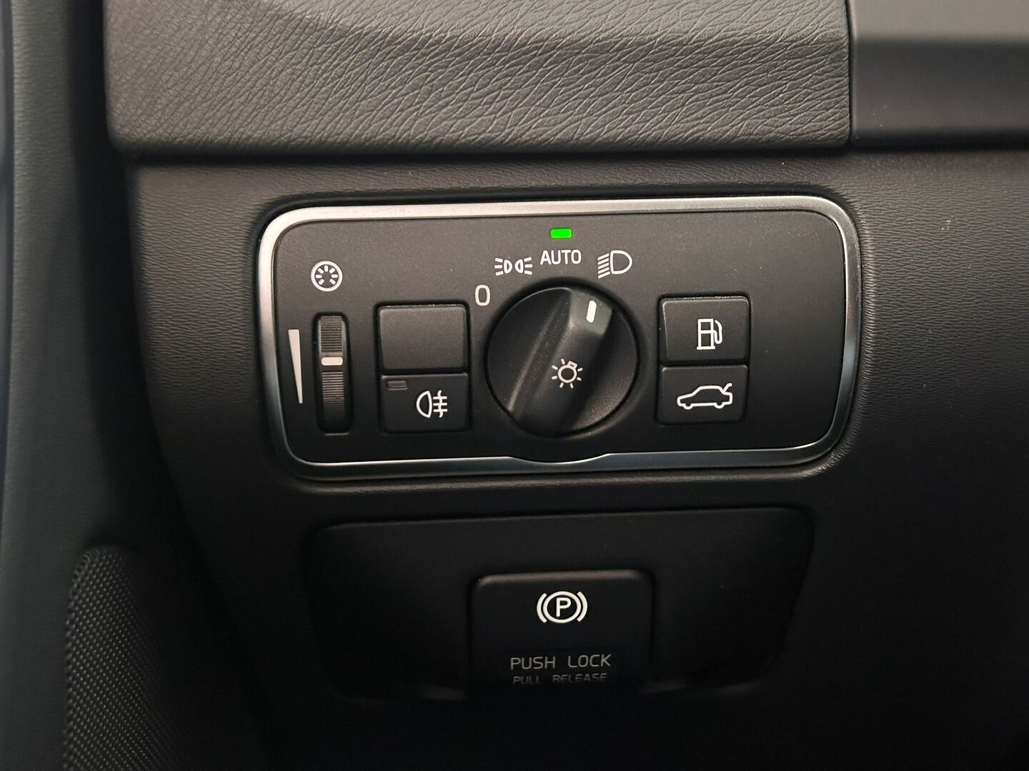 VOLVO V60 2015