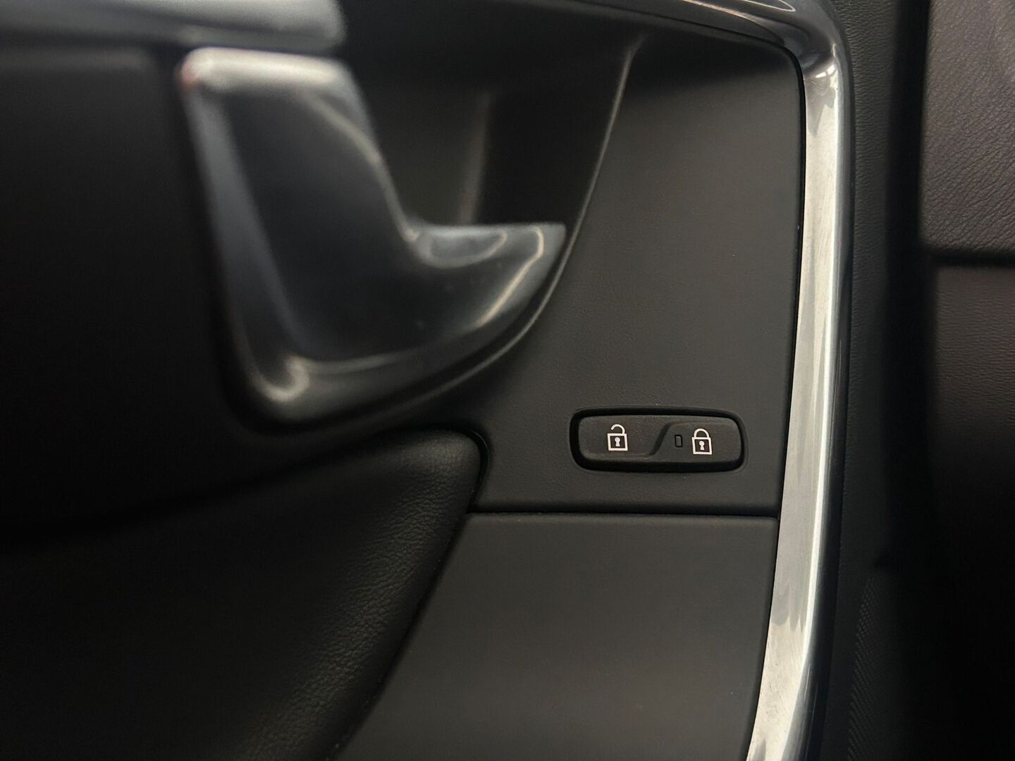 VOLVO V60 2015