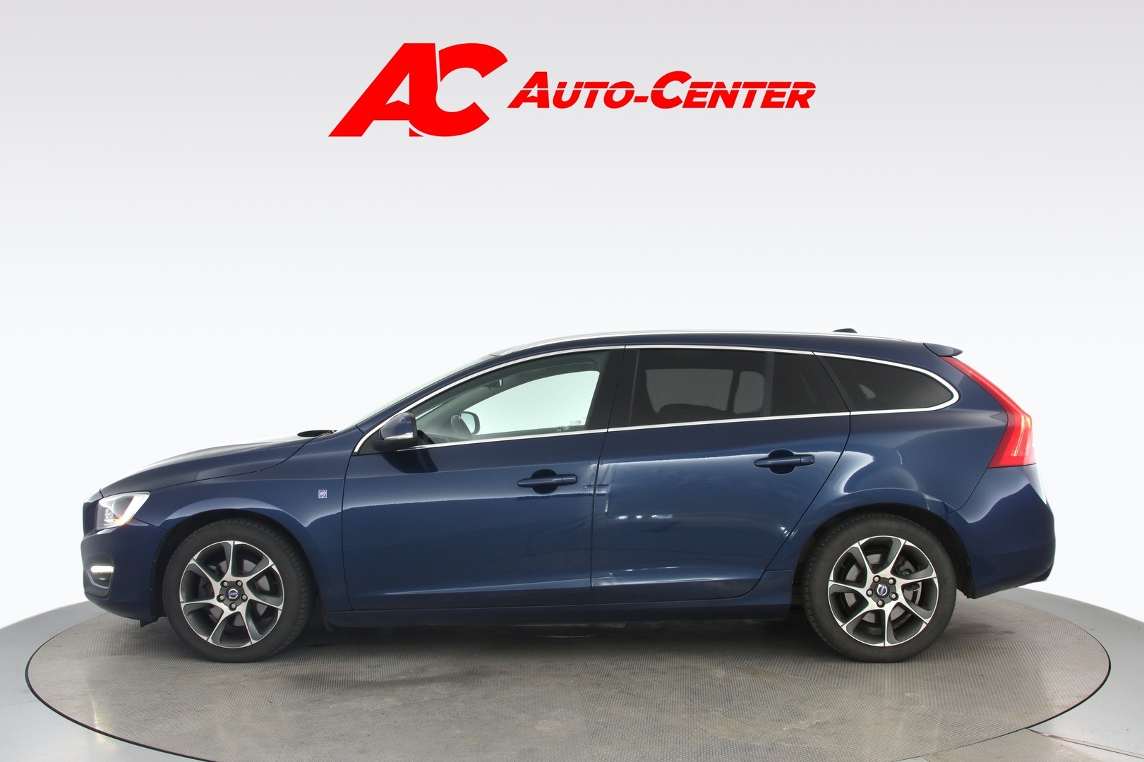 VOLVO V60 2015