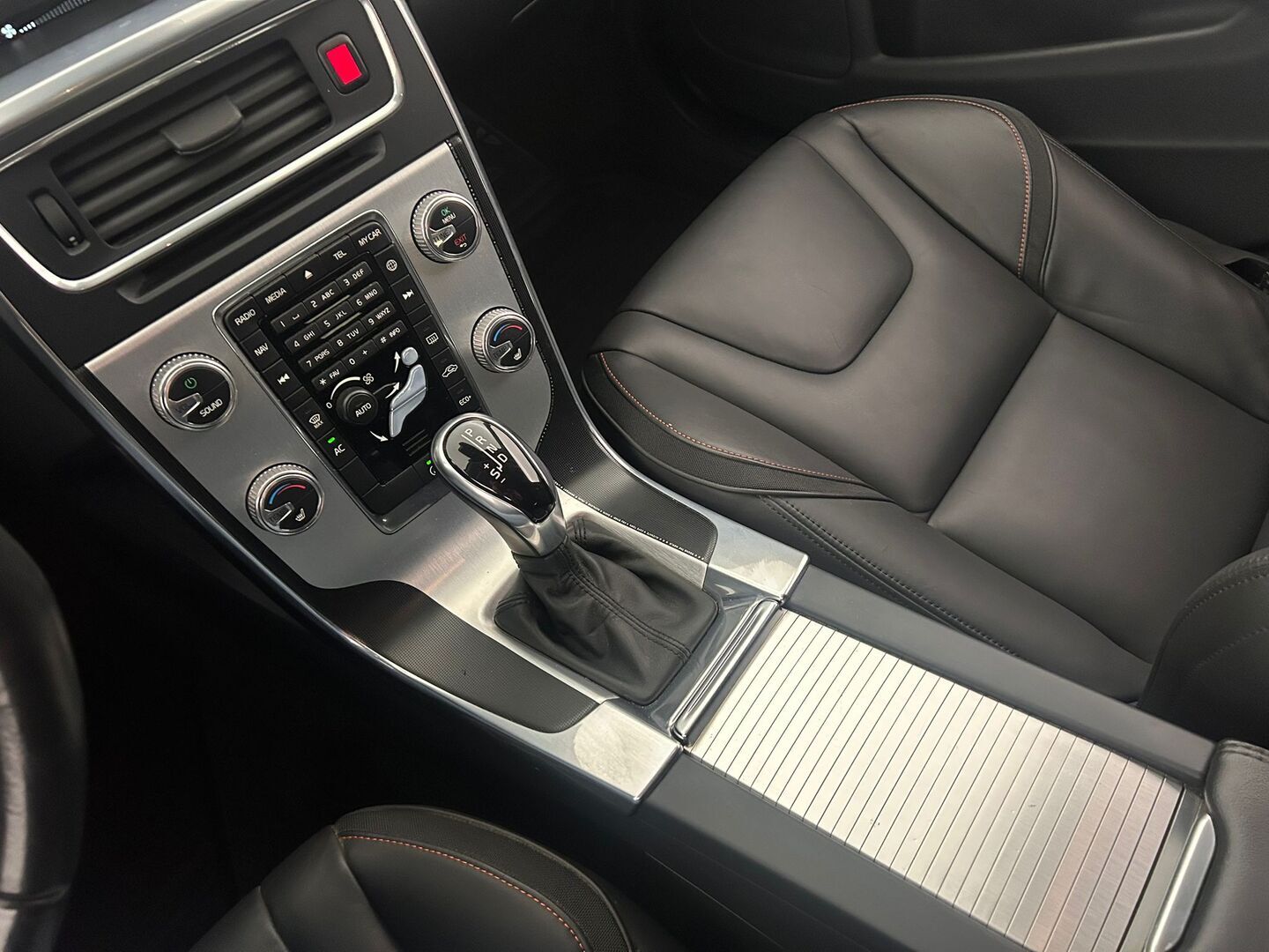 VOLVO V60 2015