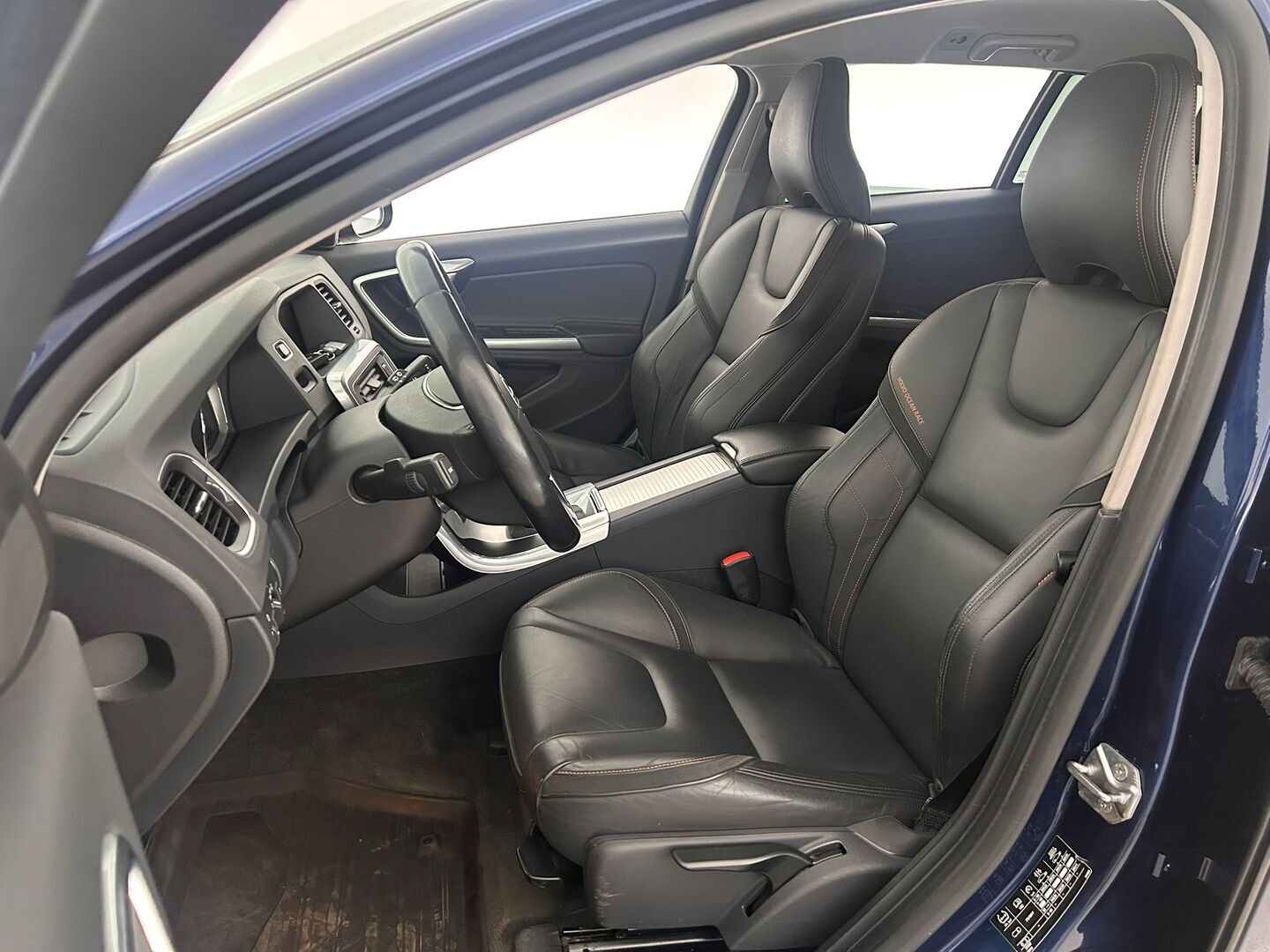 VOLVO V60 2015