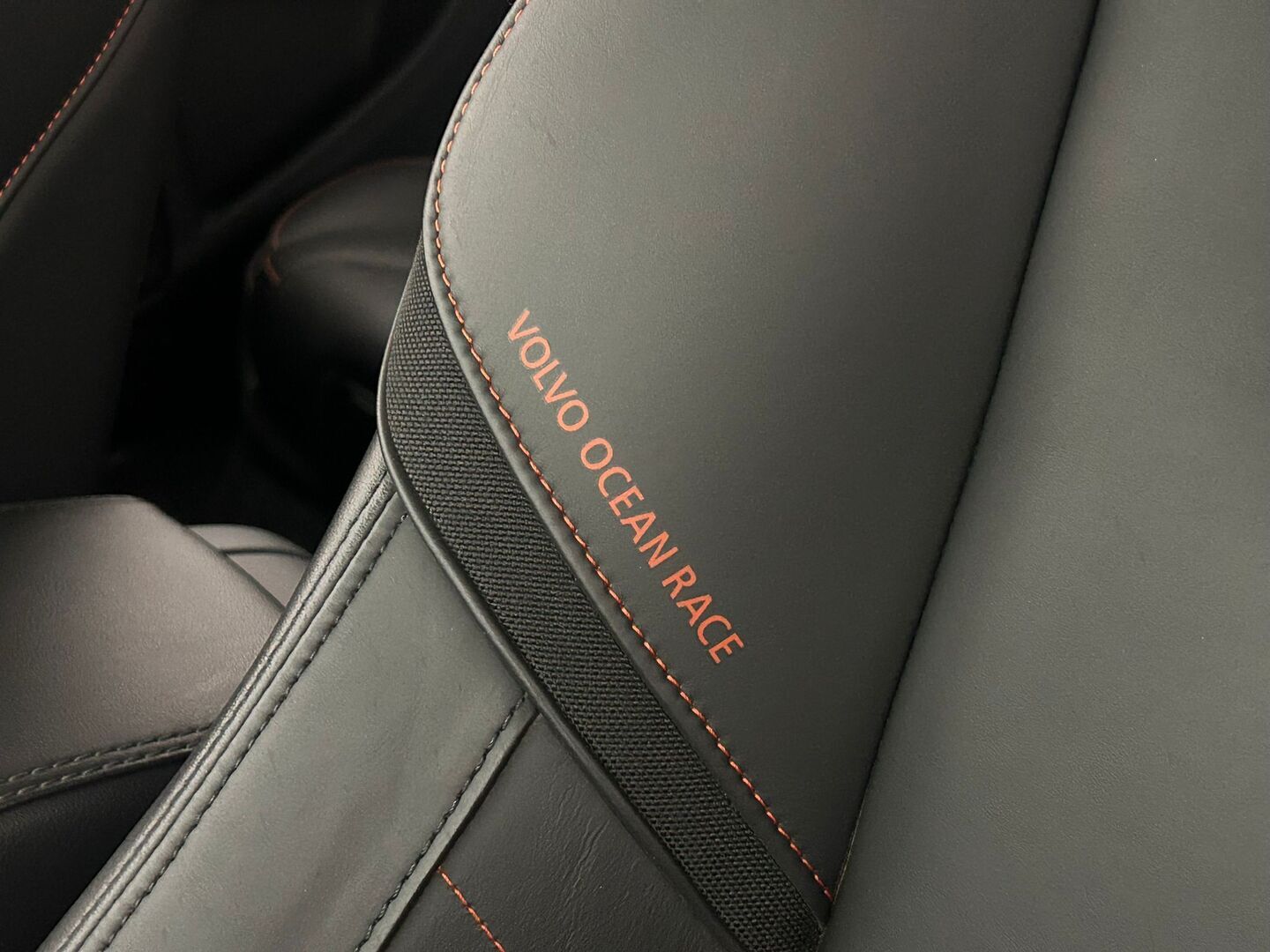 VOLVO V60 2015