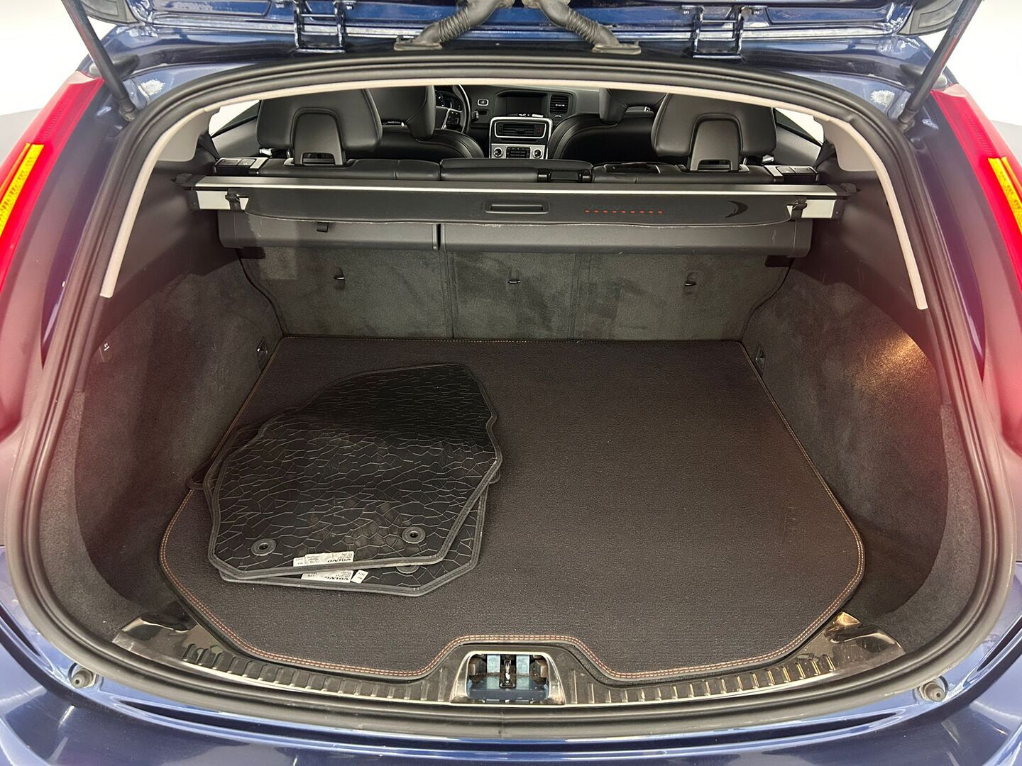 VOLVO V60 2015