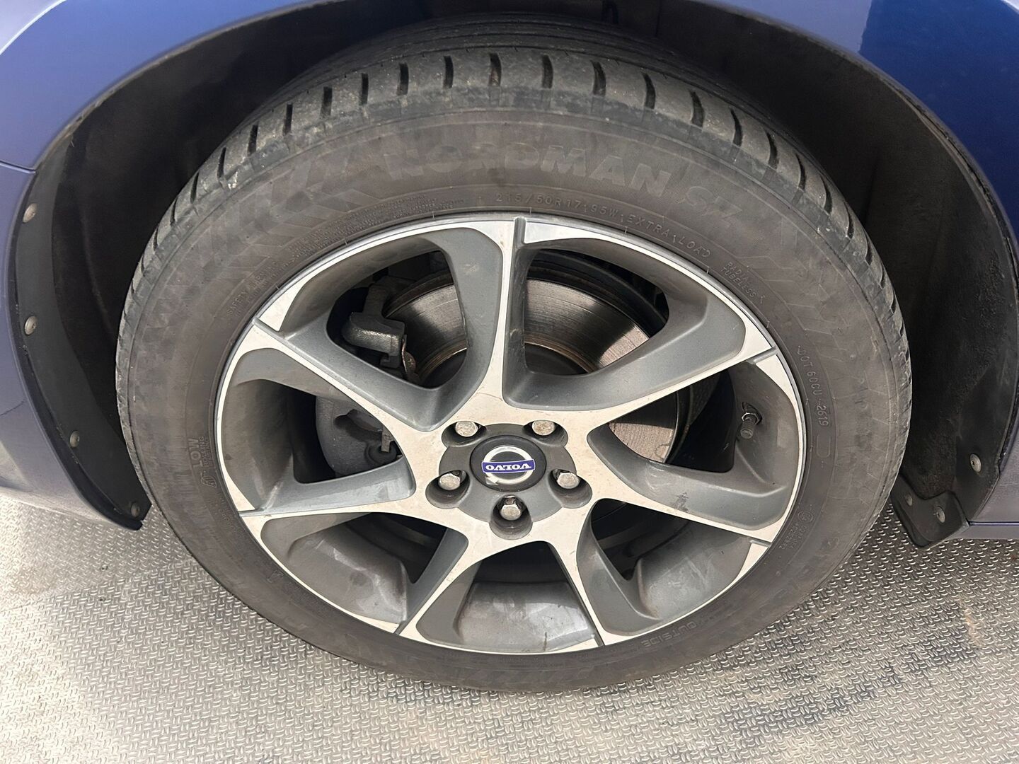 VOLVO V60 2015