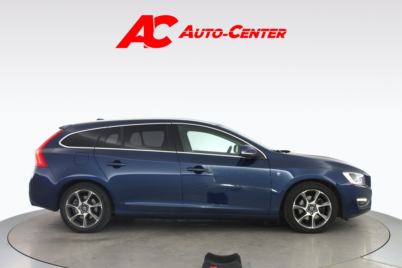 VOLVO V60 2015
