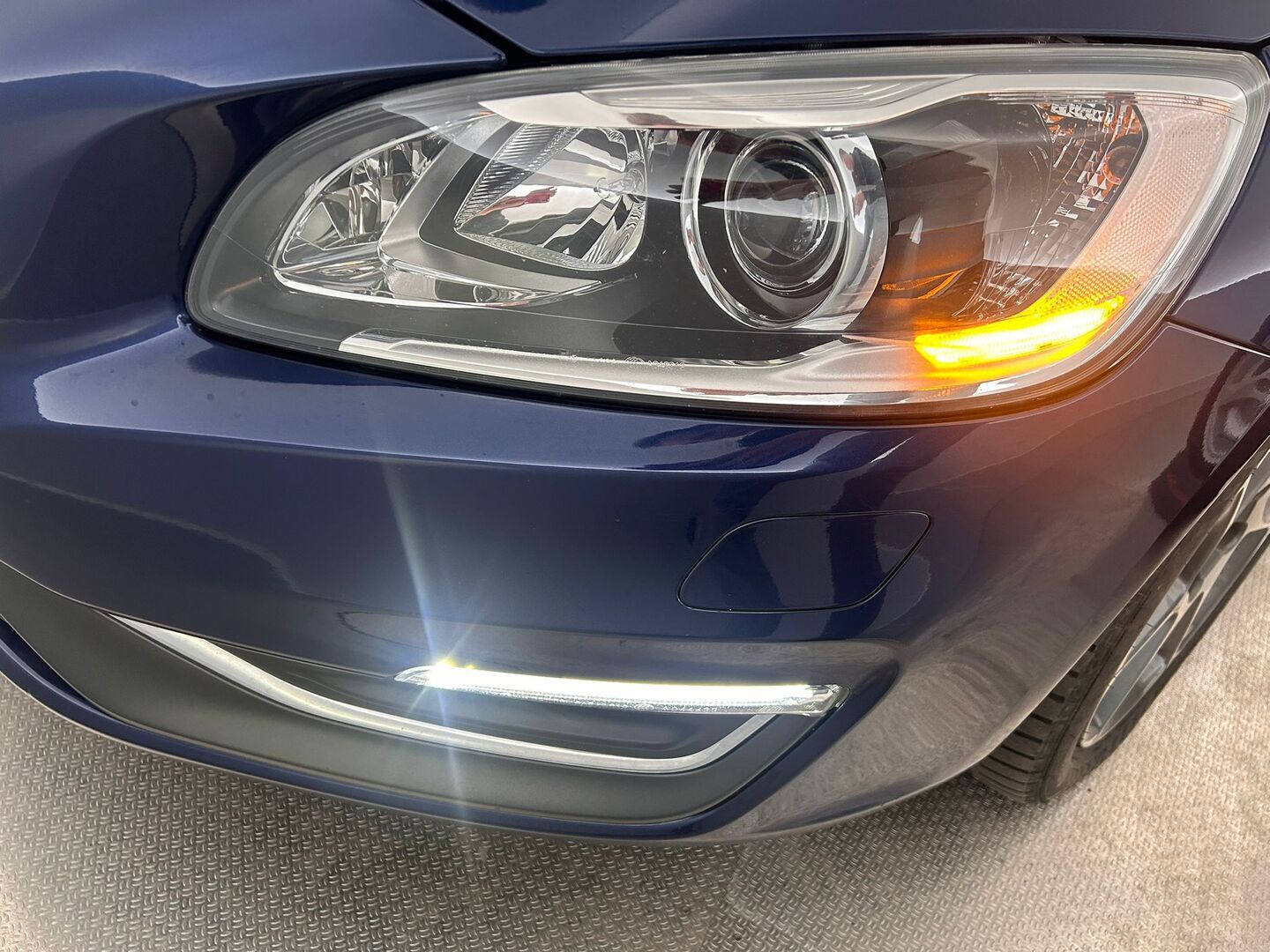 VOLVO V60 2015