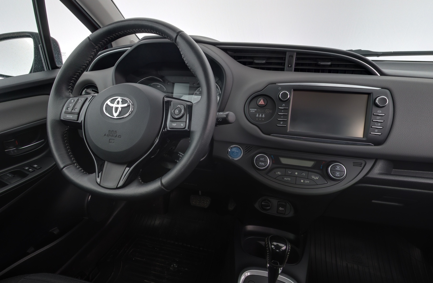 TOYOTA Yaris 2017