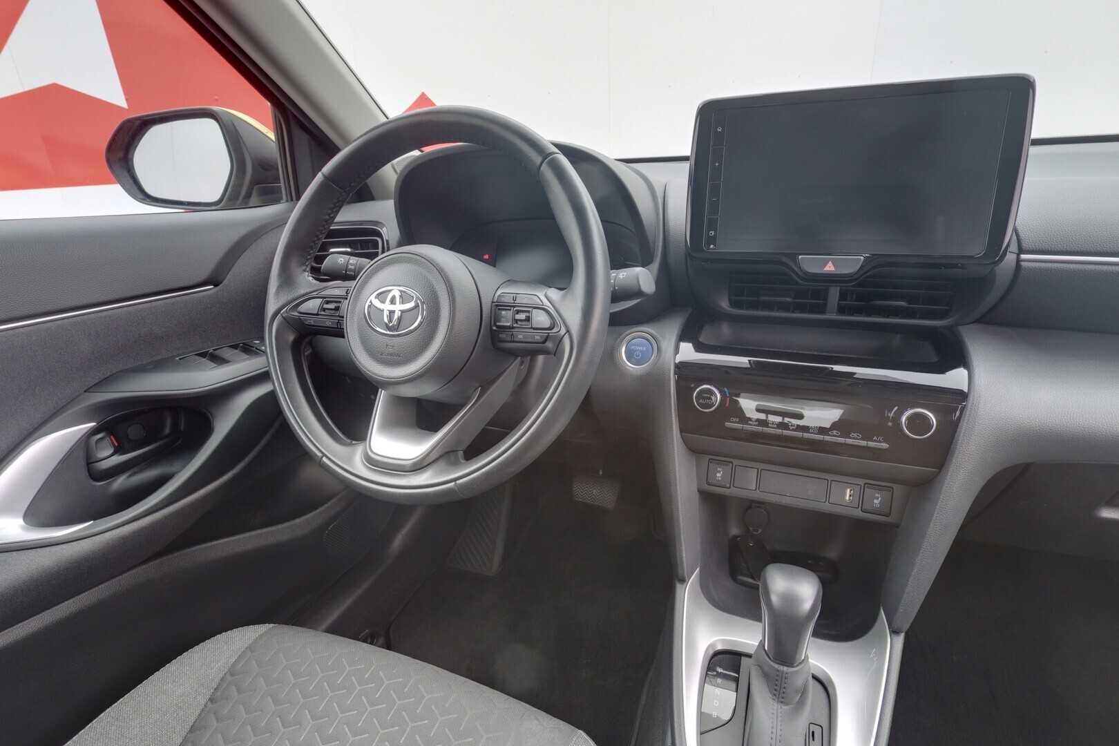 TOYOTA Yaris Cross 2023