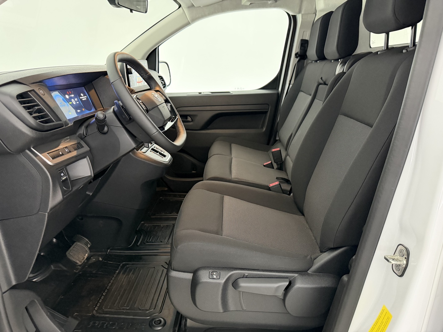 TOYOTA Proace 2025