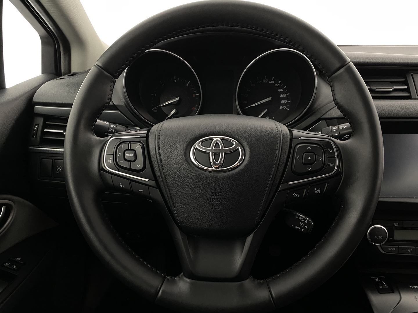 TOYOTA Avensis 2016
