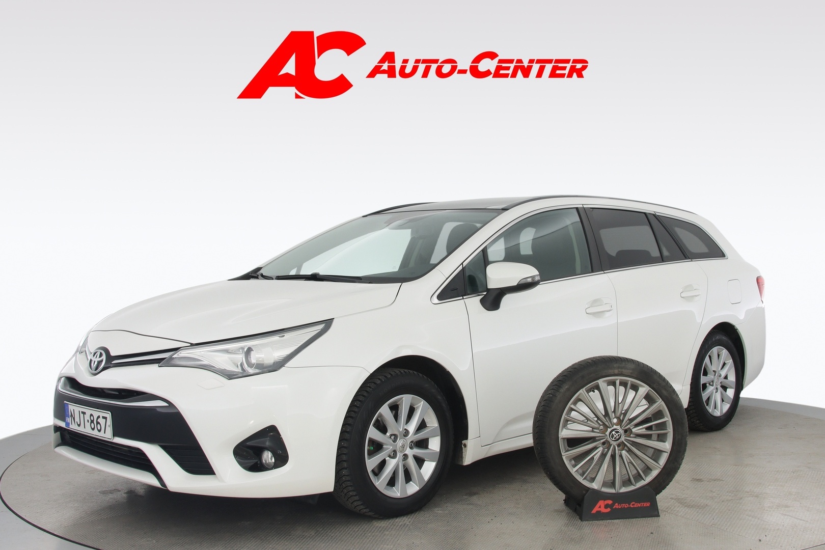 TOYOTA Avensis 2015