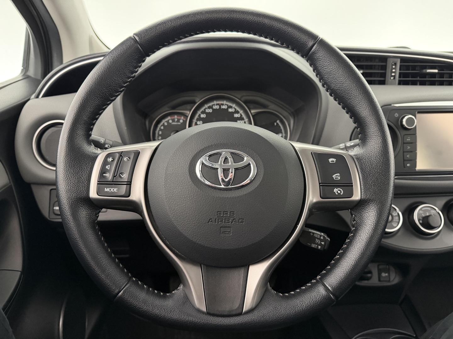 TOYOTA Yaris 2015