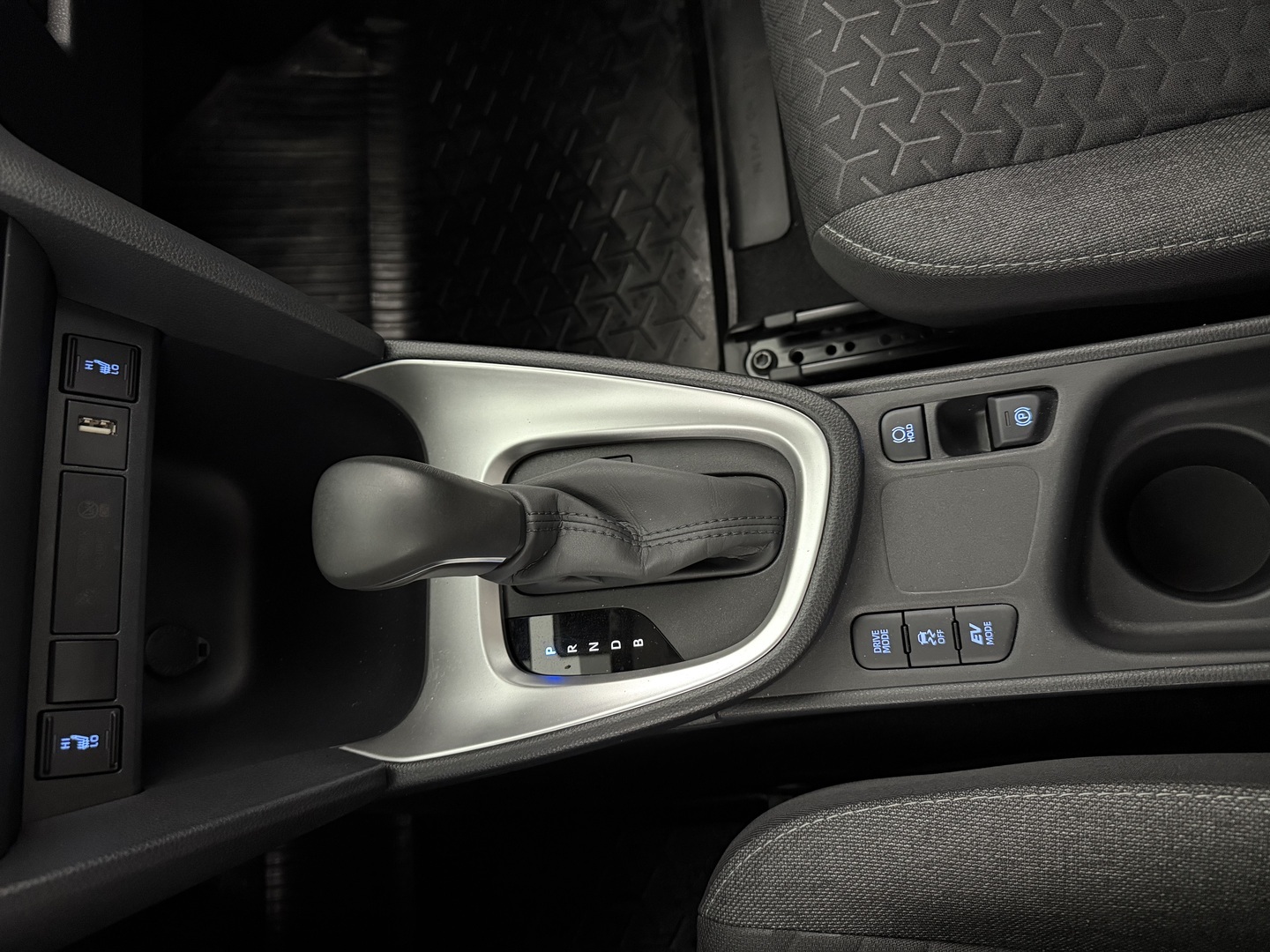 TOYOTA Yaris Cross 2024