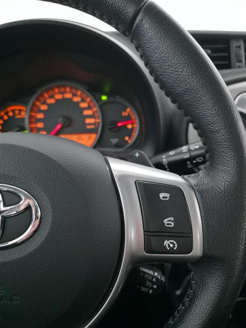 TOYOTA Yaris 2013