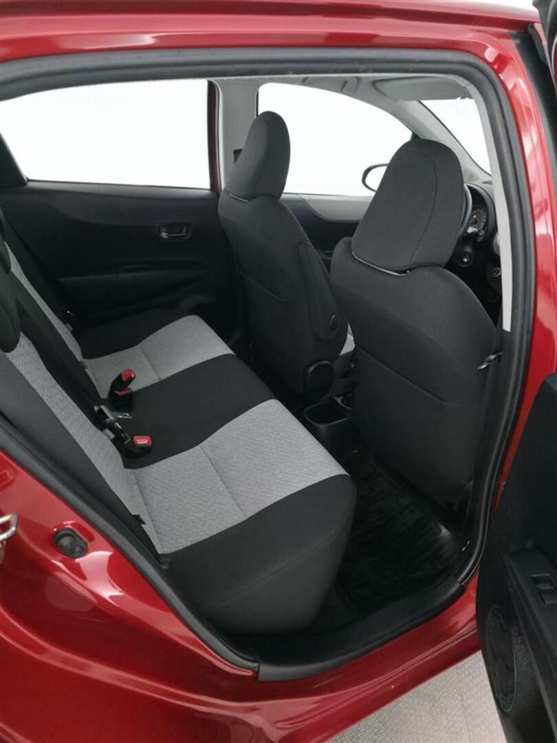 TOYOTA Yaris 2013