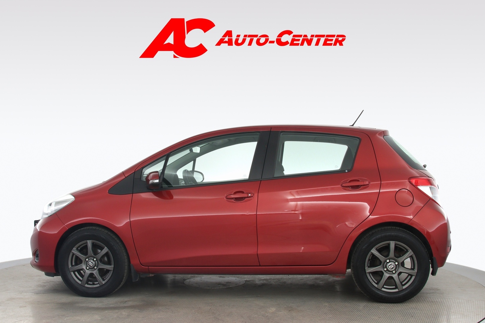 TOYOTA Yaris 2013