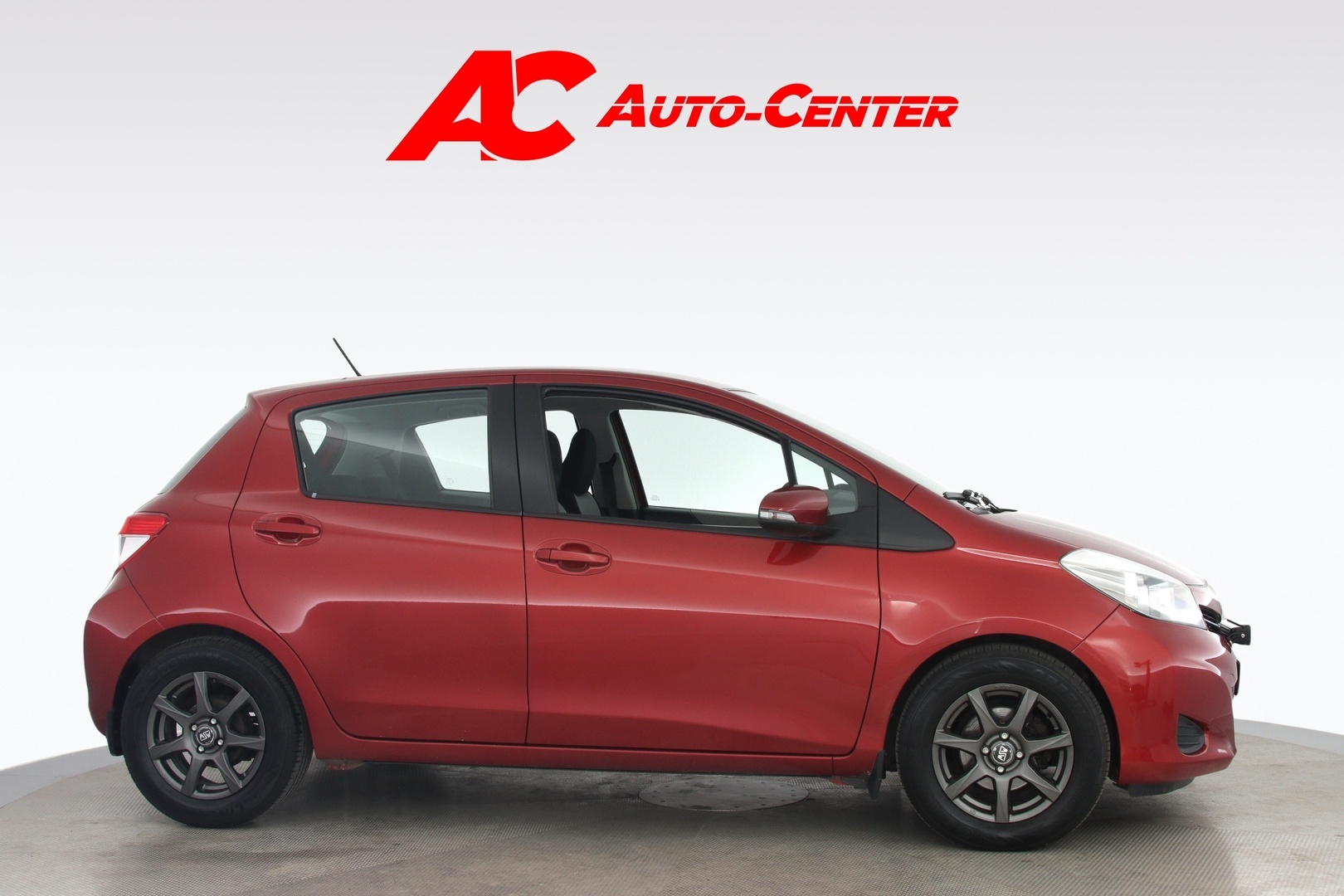 TOYOTA Yaris 2013