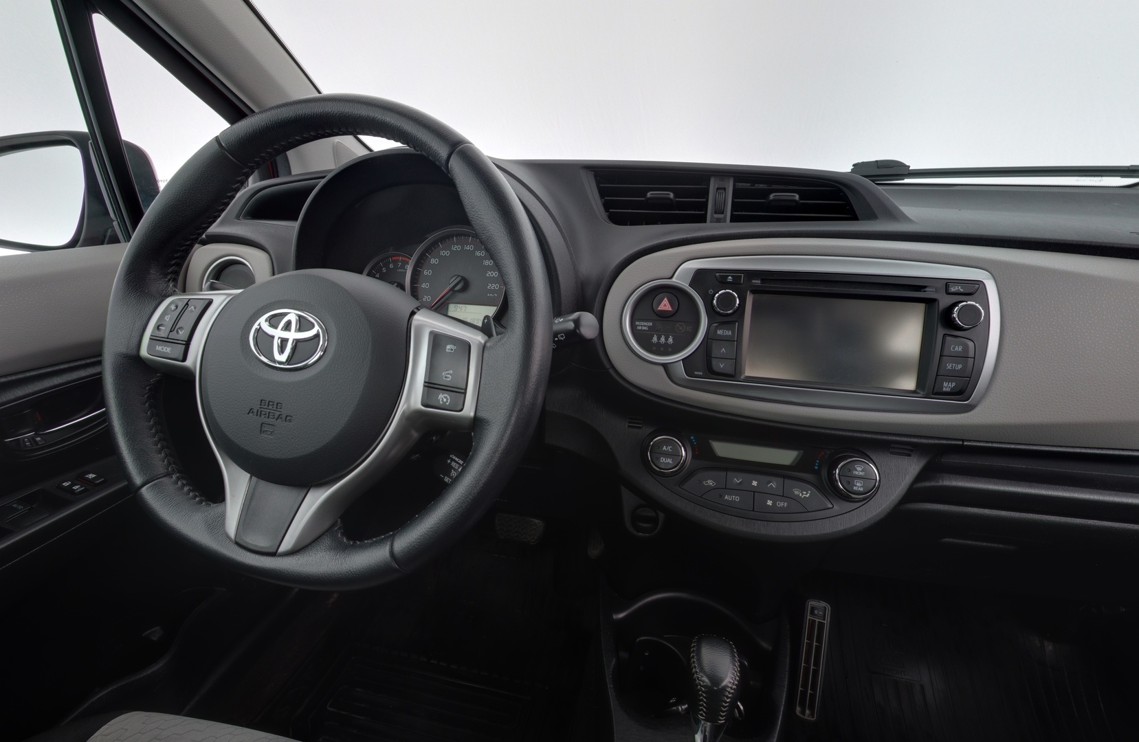 TOYOTA Yaris 2013
