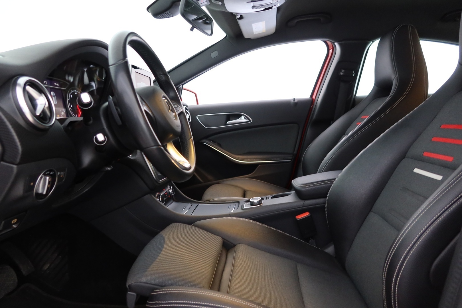 MERCEDES-BENZ A 2017