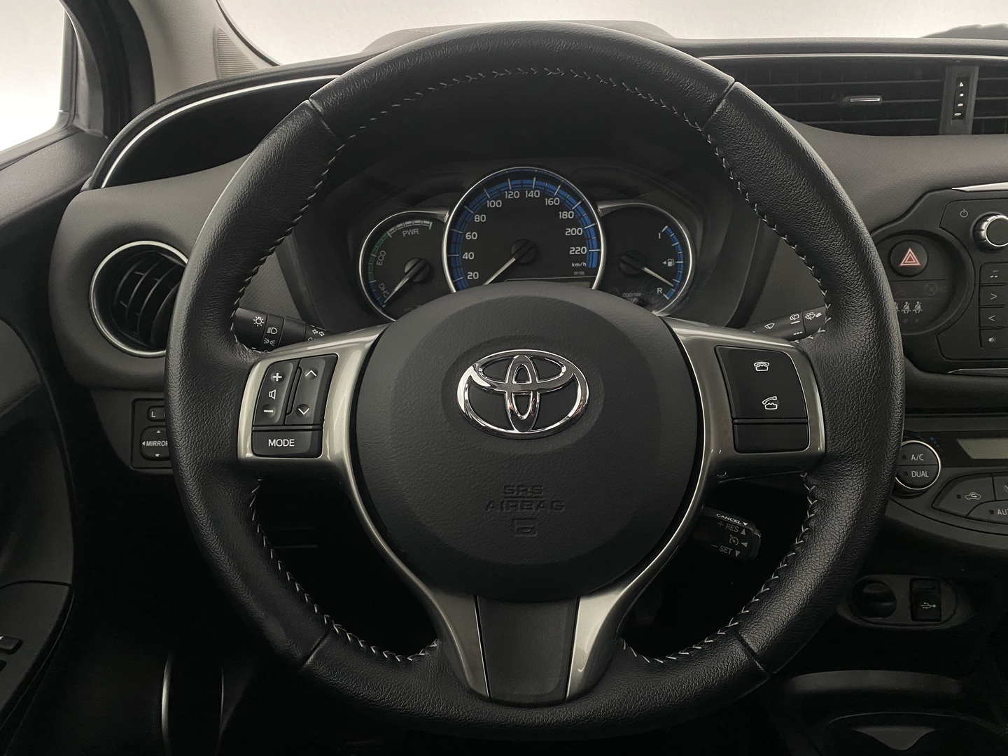 TOYOTA Yaris 2017