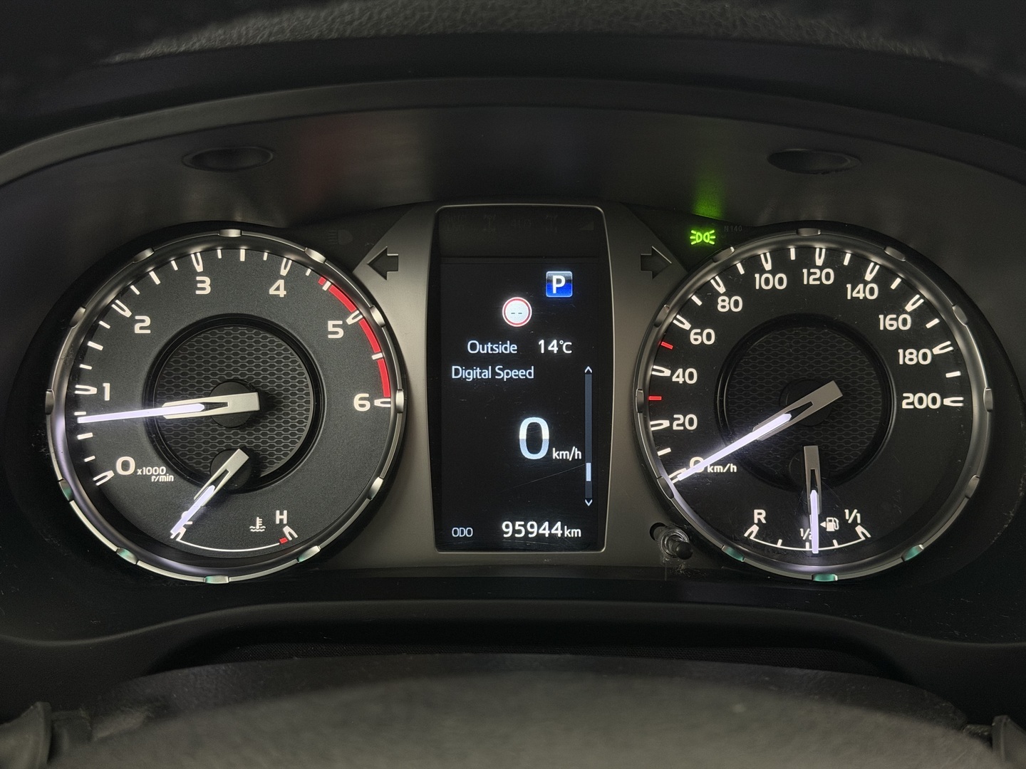 TOYOTA Hilux 2023
