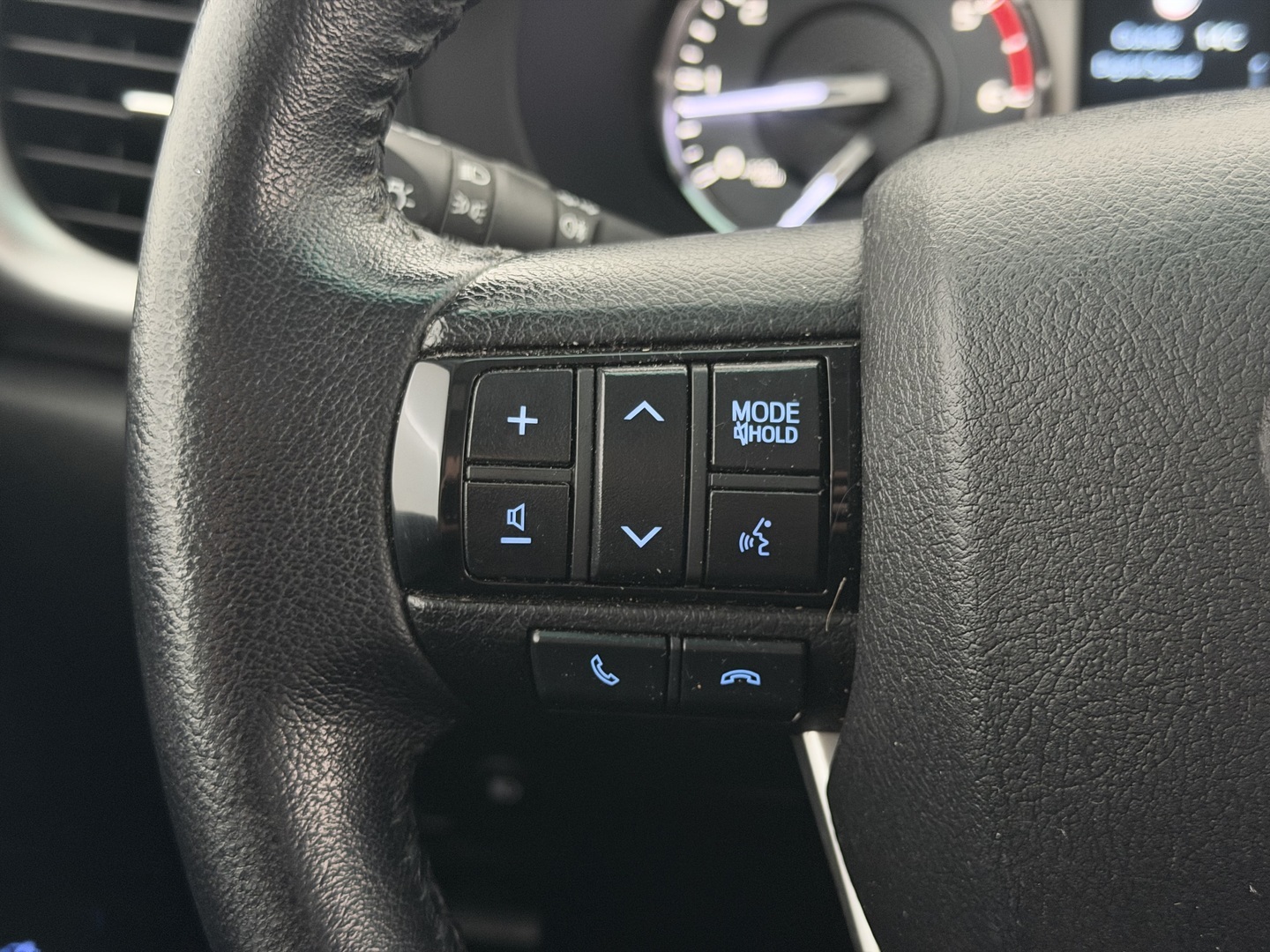 TOYOTA Hilux 2023