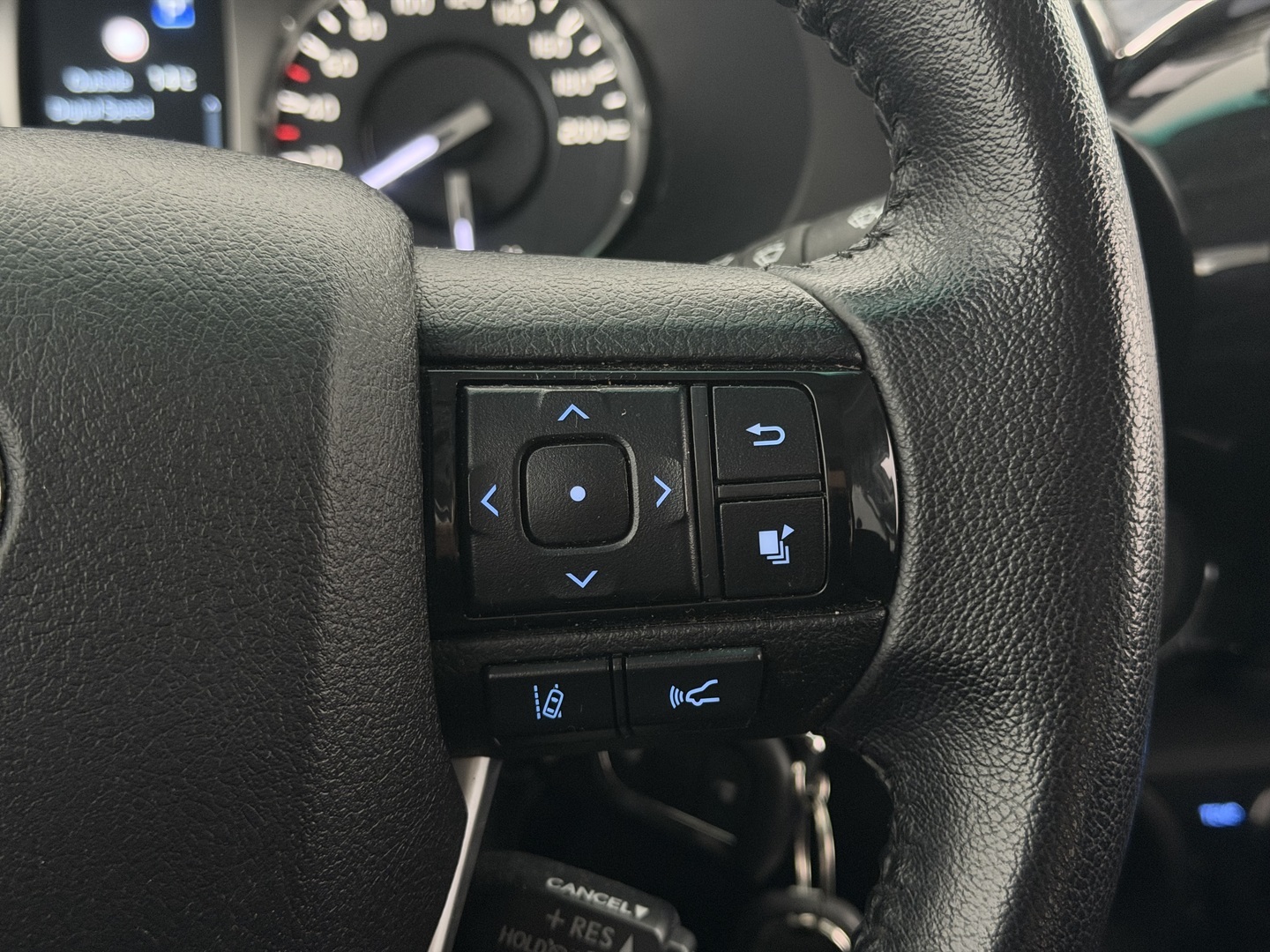 TOYOTA Hilux 2023