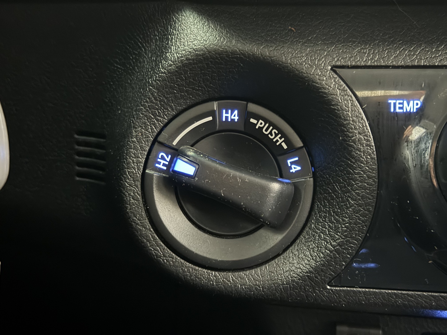 TOYOTA Hilux 2023