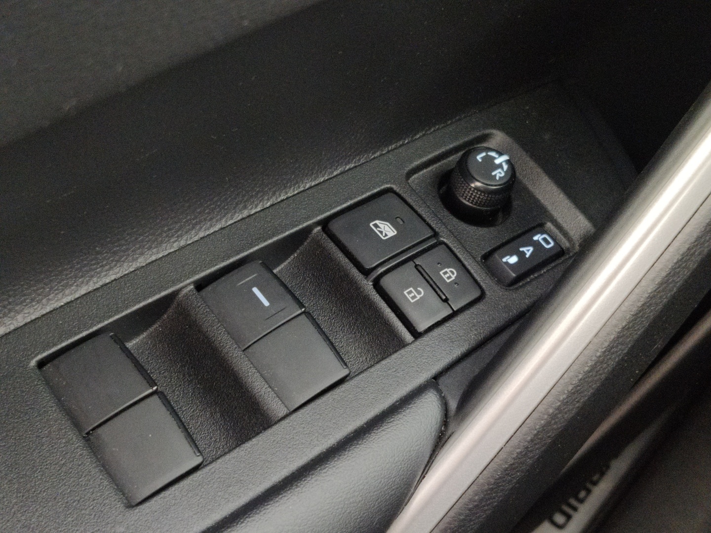 TOYOTA Corolla Cross 2024