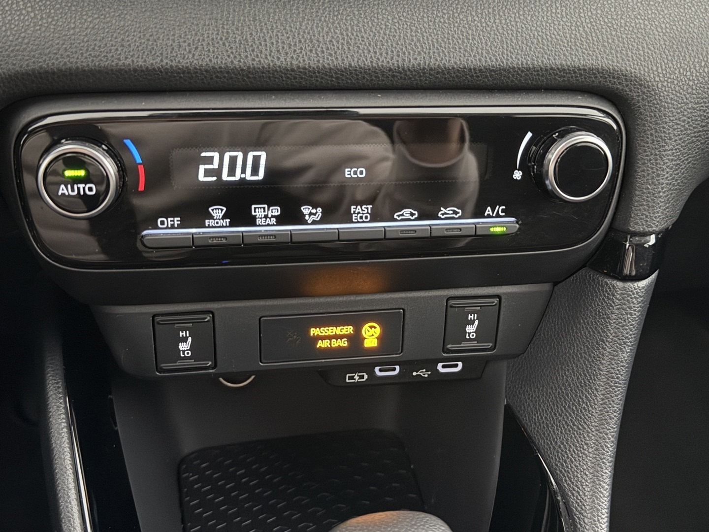 TOYOTA Yaris 2024