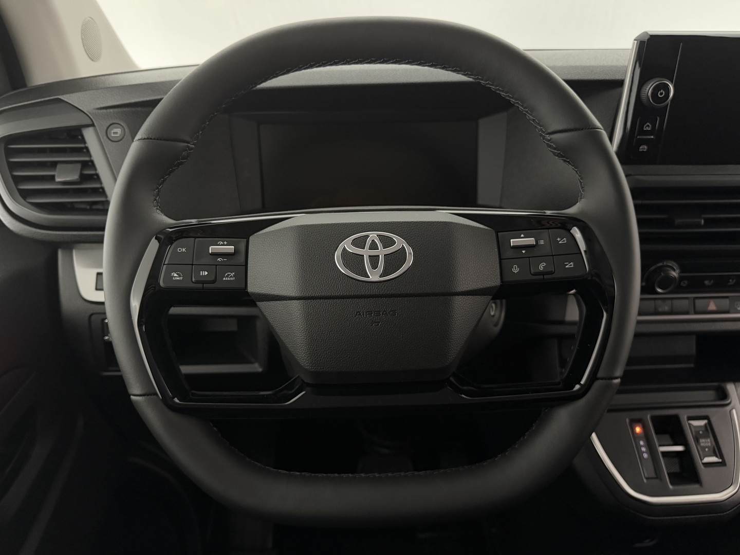 TOYOTA Proace 2026