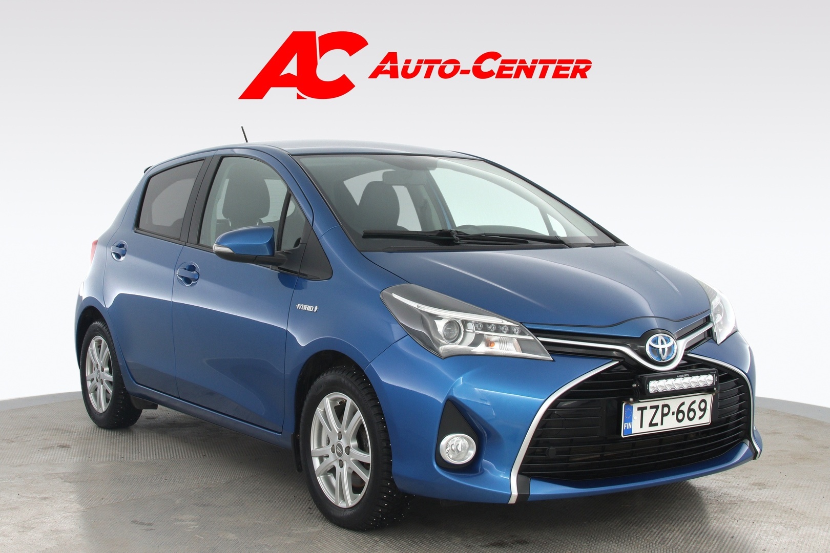 TOYOTA Yaris 2015