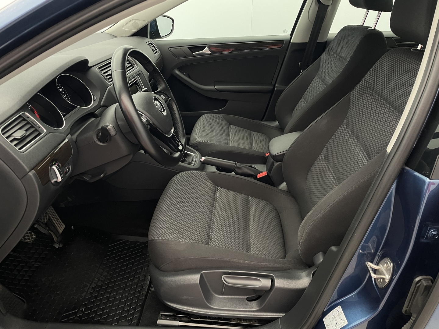 VOLKSWAGEN Jetta 2017