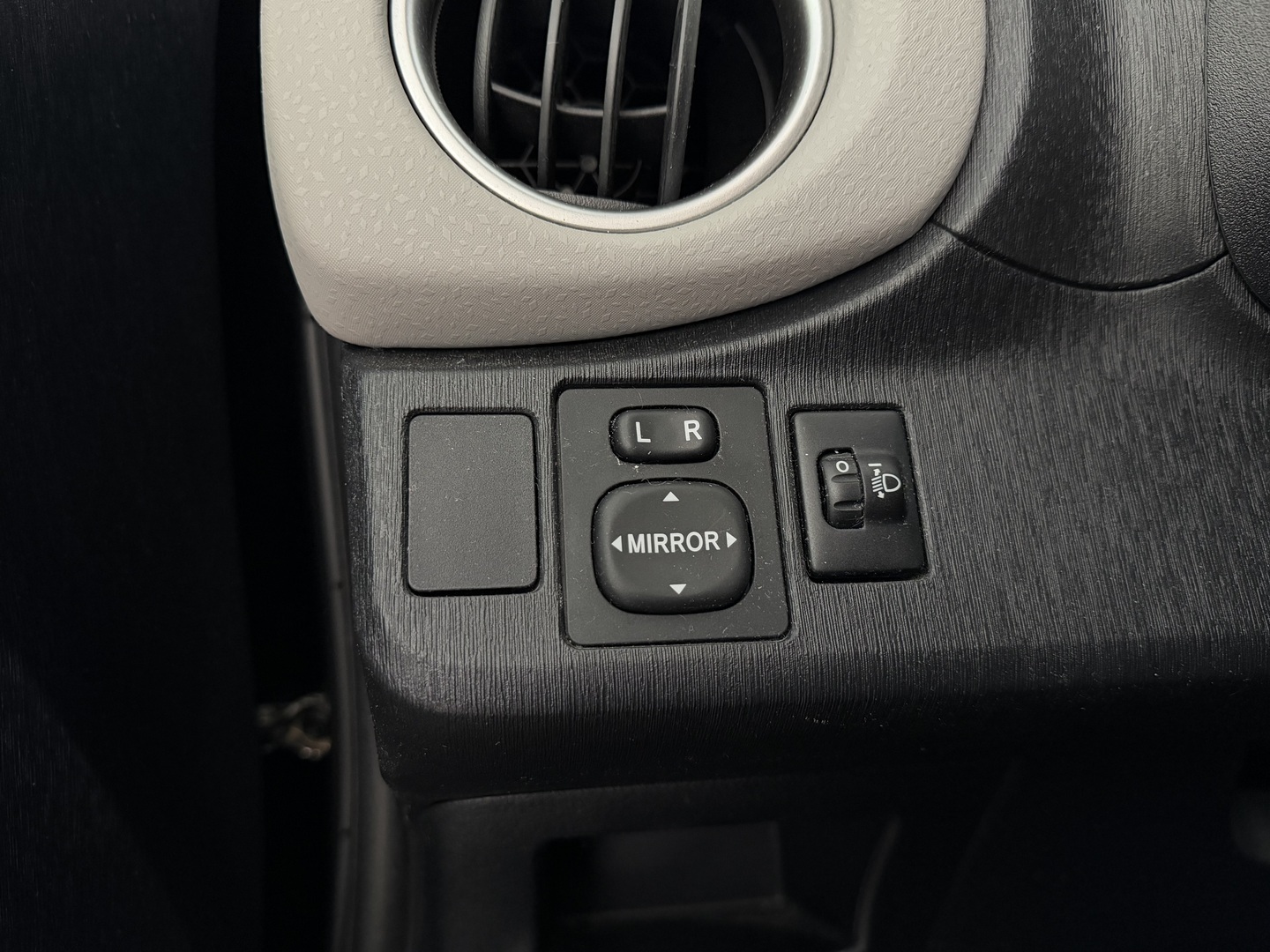TOYOTA Yaris 2012