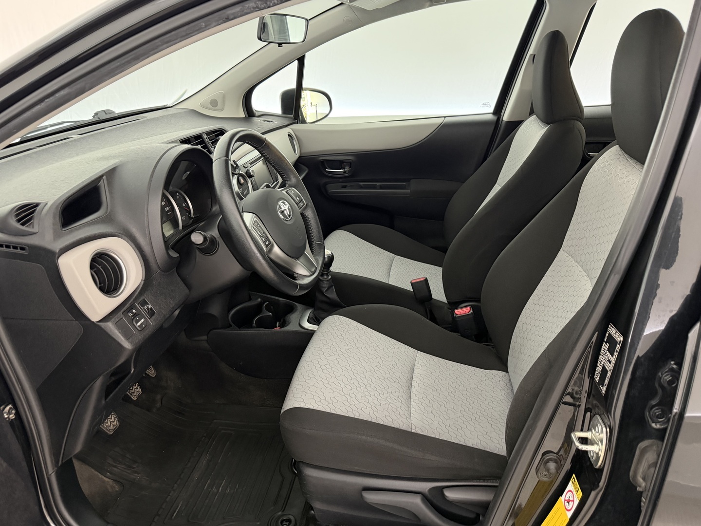 TOYOTA Yaris 2012